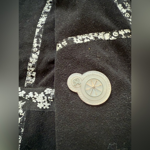 Lululemon rain coat/trench - 19” ptp - Picture 6 of 9